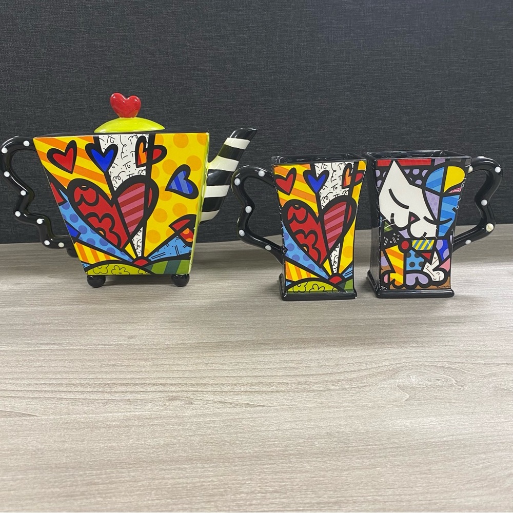 Romero Britto Complete Teapot Set w. 16 oz Mugs "A New Day" Red Hearts Circa ‘08